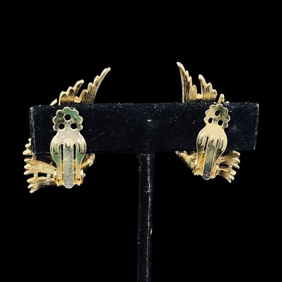 Vintage Large Runway Gold Tone Flare Brooch And Clip On Earrings Set (5002) - Picture 5 of 6